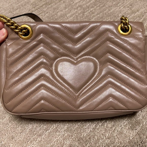 Gucci Marmont Taupe Leather Shoulder Bag with Gold Chain - Picture 4 of 7